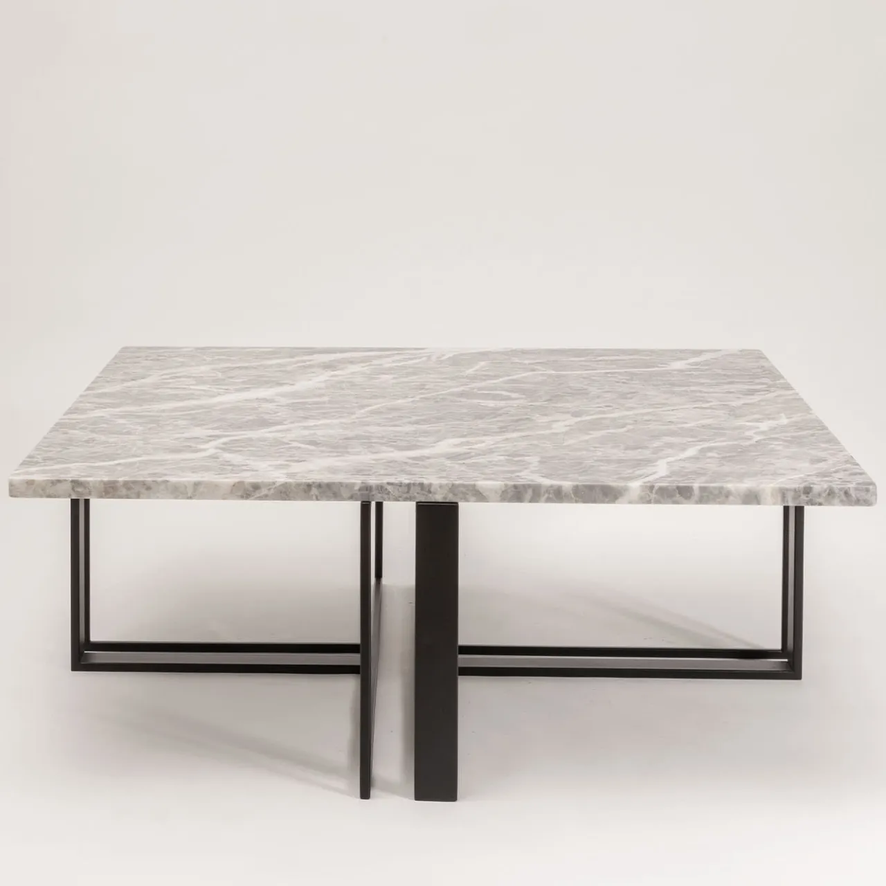 Tavolino quadrato Itinera in marmo grigio e ferro di S. Golubeva*Splot Design Clearance