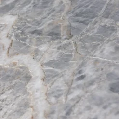 Tavolino quadrato Itinera in marmo grigio e ferro di S. Golubeva*Splot Design Clearance