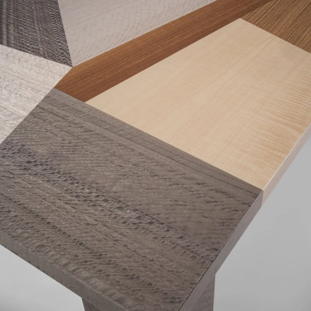 Tavolino rettangolare intarsiato a secco in policromia*Durame Sale