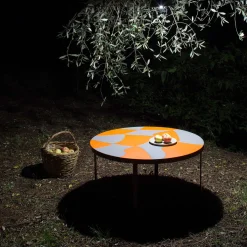 Tavolino rotondo policromo Isole Sur di Nestor Perkal*Oscar Maschera Outlet