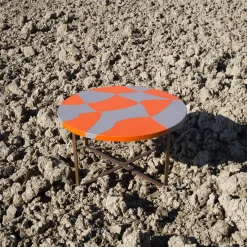 Tavolino rotondo policromo Isole Sur di Nestor Perkal*Oscar Maschera Outlet