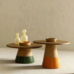 Tavolino Sablier con base in argilla e piano in legno impiallacciato Canaletto*Morica Design New