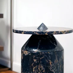 Tavolino Totem Black Portoro di Karen Chekerdjian*MMairo Hot