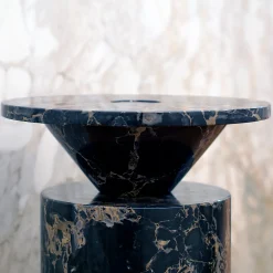 Tavolino Totem Black Portoro di Karen Chekerdjian*MMairo Hot