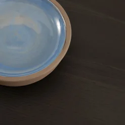 Tavolo alto Sablier con base in argilla e piano impiallacciato in rovere Laguna*Morica Design Outlet