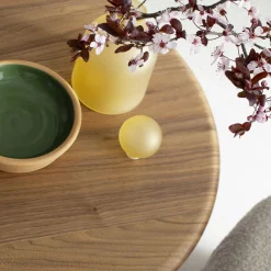 Tavolo alto Sablier con base in argilla e piano in noce canaletto*Morica Design