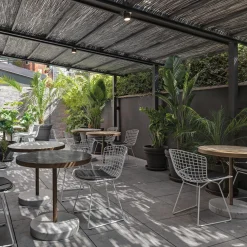 Tavolo da bistrot Rene in marmo Nero Marquinia di Piero Lissoni*Salvatori Online