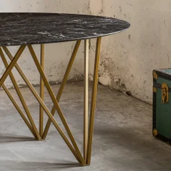 Tavolo da pranzo Guelfo*La Sartoria del Marmo by Lombardi Marmi New