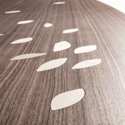 Tavolo da pranzo in legno di noce Arbor con foglie intarsiate*Durame Best
