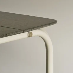 Tavolo da pranzo outdoor Alì in pietra lavica verde terra di Lorenza Bozzoli*Jwana Hamdan Clearance