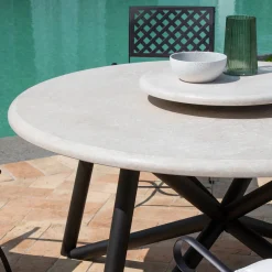 Tavolo da pranzo outdoor Hermu 150 in pietra travertino e acciaio marrone*Veltha Outdoor Stone Design Online