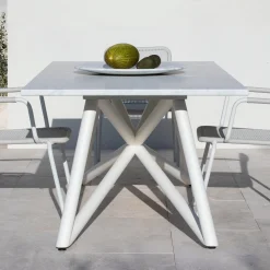 Tavolo da pranzo outdoor rettangolare in marmo bianco carrara e acciaio Larte 200*Veltha Outdoor Stone Design Hot