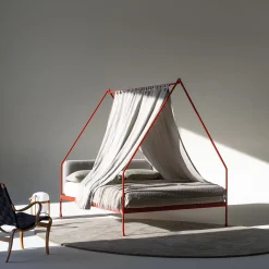 Vetta Letto Matrimoniale con Baldacchino in Ferro Arancione di Luca Madonini*Lispi Best